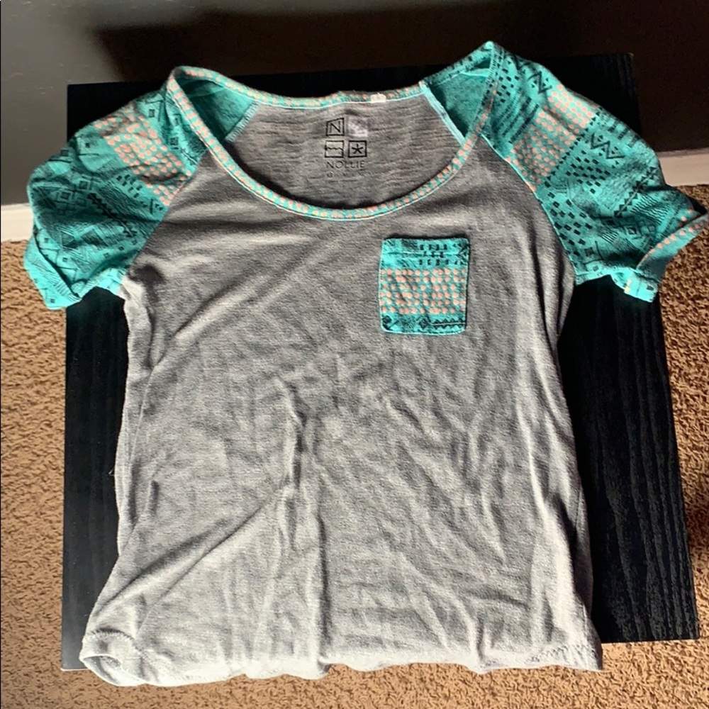 Short sleeve shirt 🦋🤍🌷